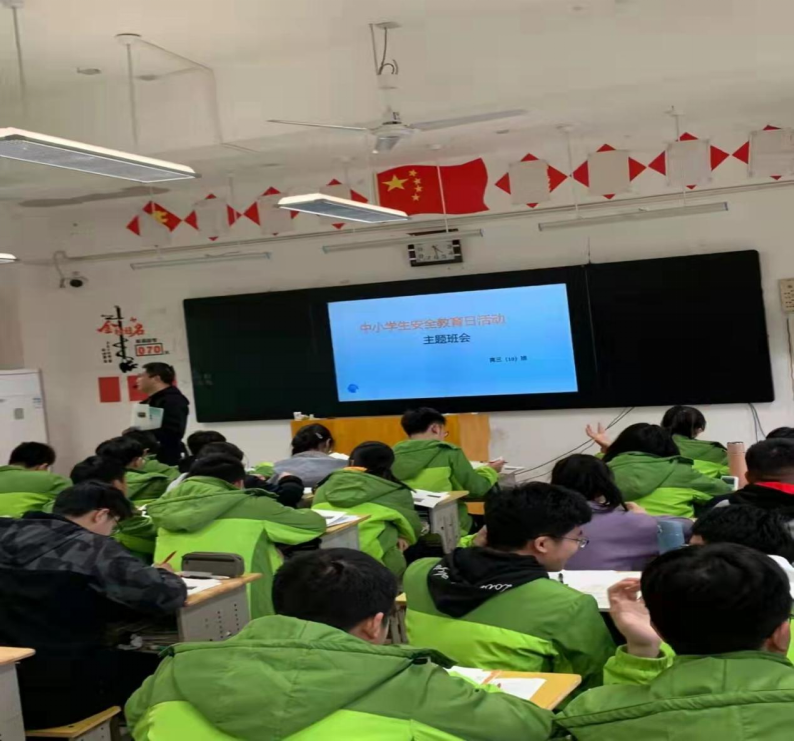 珍爱生命 安全同行——黄金城网站登录开展全国中小学安全教育日活动473.png