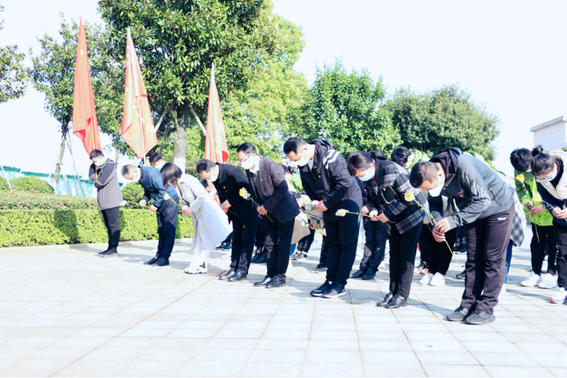 澳门威尼斯人官网下载版清明节祭奠先烈活动620.png