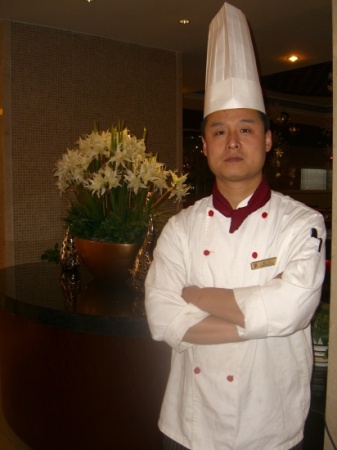 毕业于我院烹饪班现任上海锦江集团西京国际饭店西餐厨师长