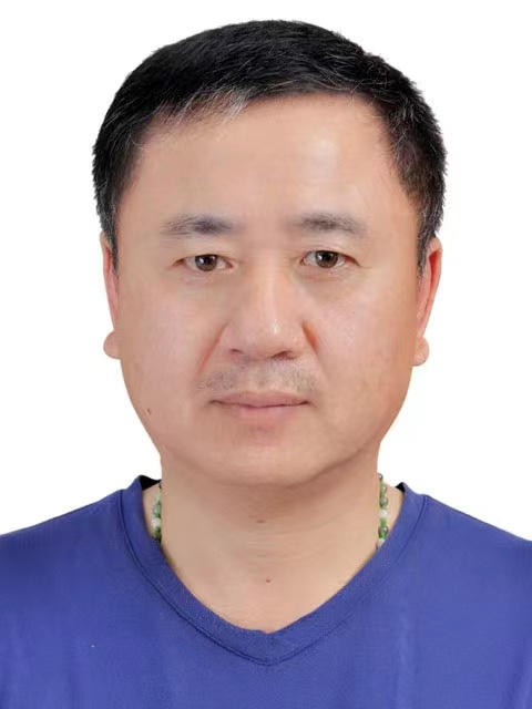 股东