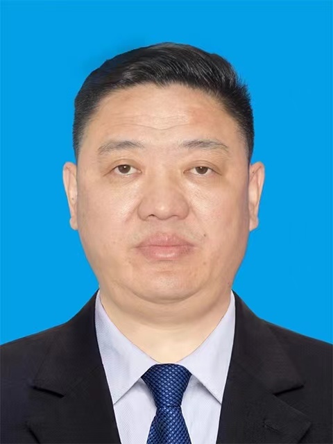 股东