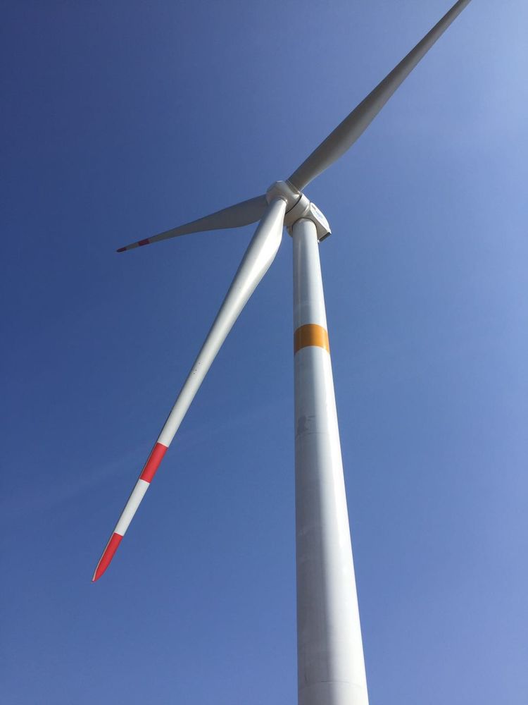 华润电力中西大区南阳新野50MW风电项目首台风机成功并网