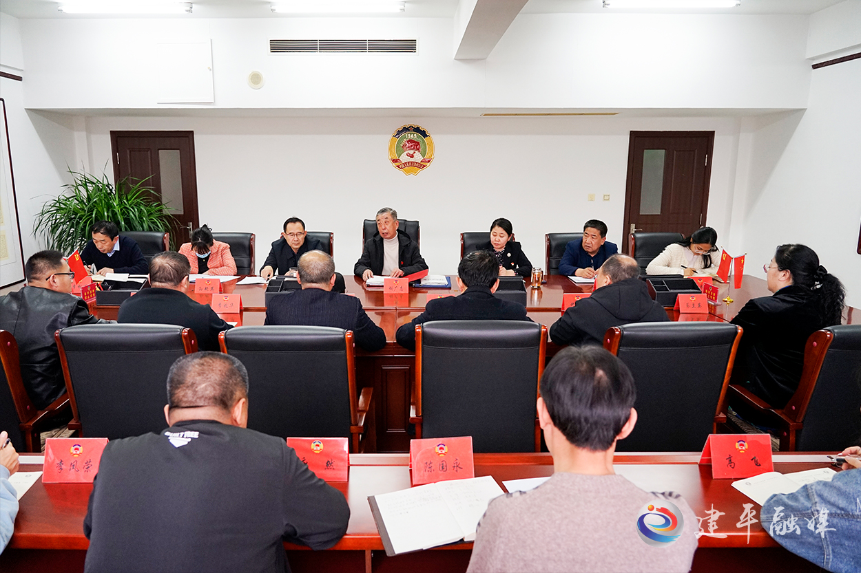 学习过程中,邀请县党史专家胡广志以《用好红色基因,延续红色血脉》