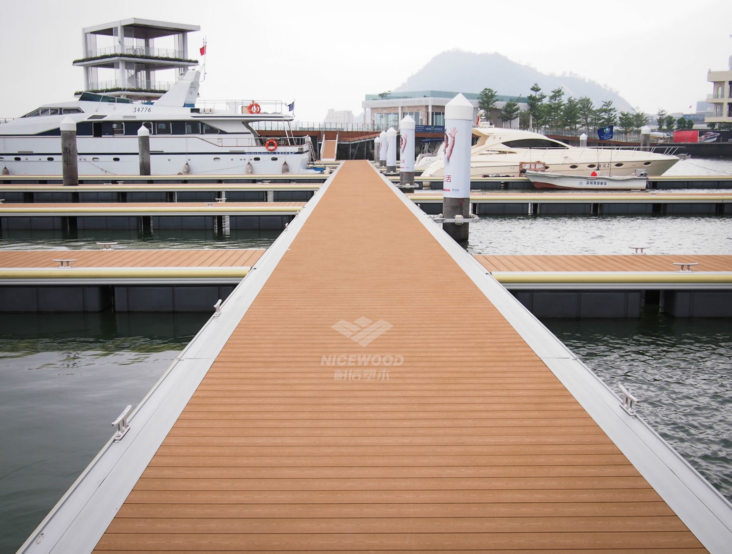 塑木地板应用在游艇码头-防水耐腐蚀