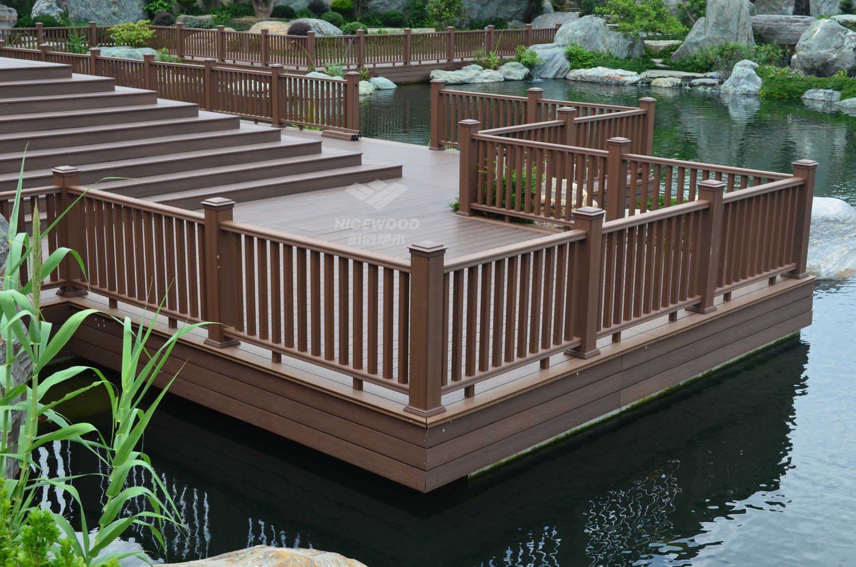 庭院亲水平台-塑木栏杆应用