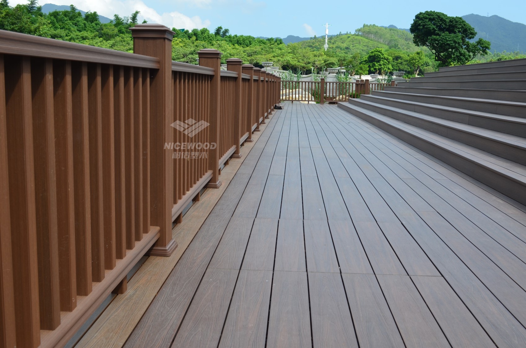 新水平台-塑木地板及塑木栏杆