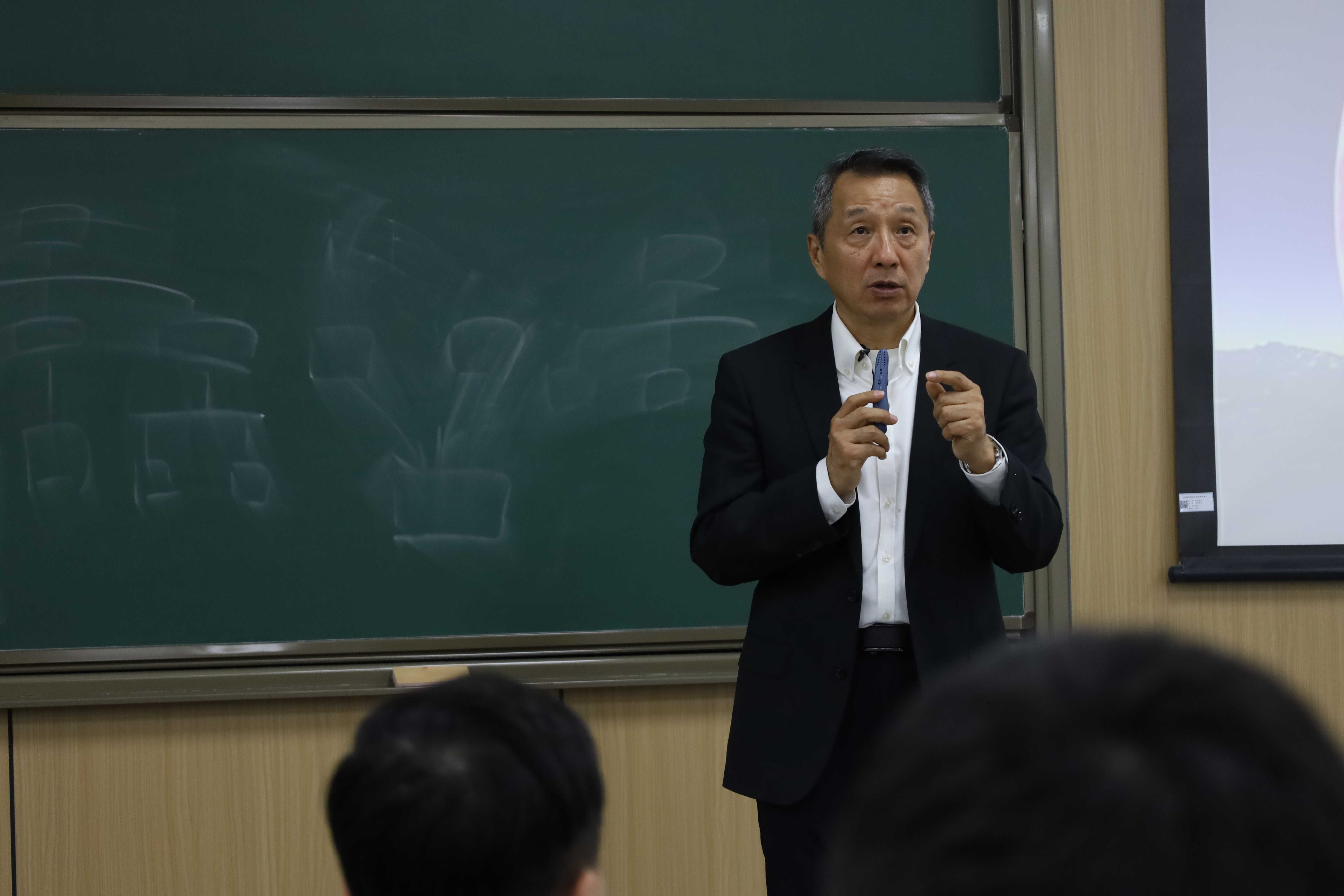 北航机器人研究所名誉所长王田苗担任创业课导师