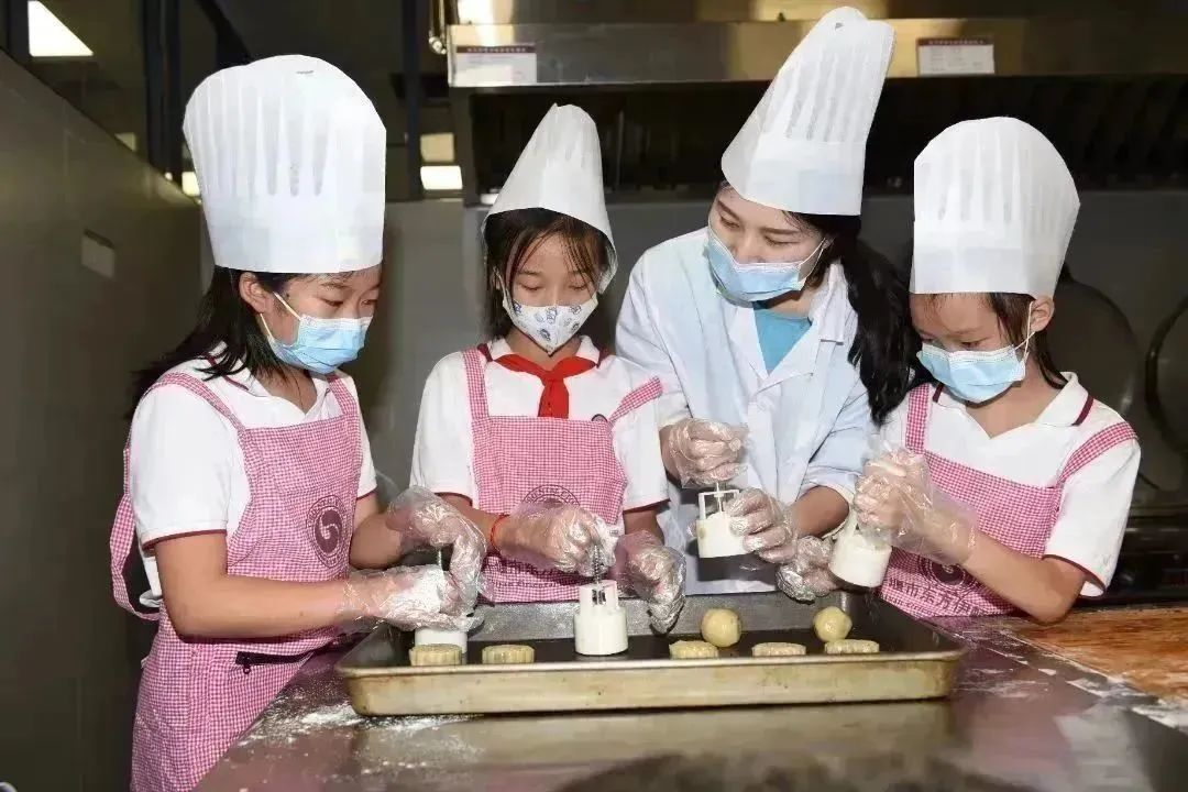 中秋做月饼.JPG
