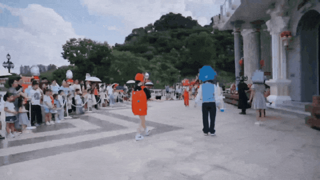 方头小花儿童剧.gif