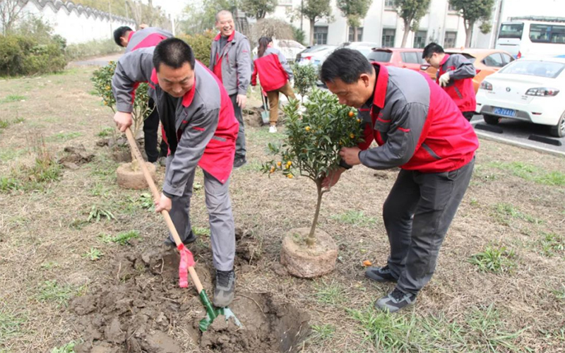 上海德力西集团多形式开展植树节活动