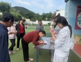 幼儿园领取现场1