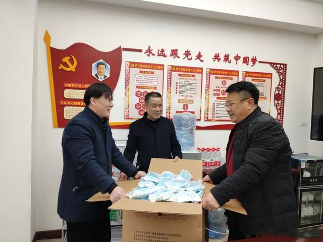 渝北回兴商会助力重庆市联合技工学校抗疫 捐赠5000只口罩