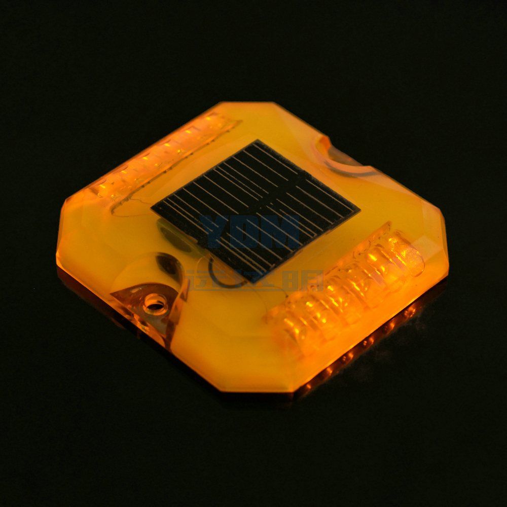 方水晶105-方水晶-透明胶-方水晶太阳能道钉01