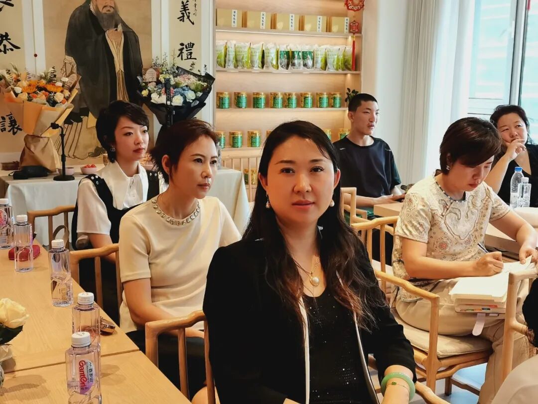 张丽.jpg