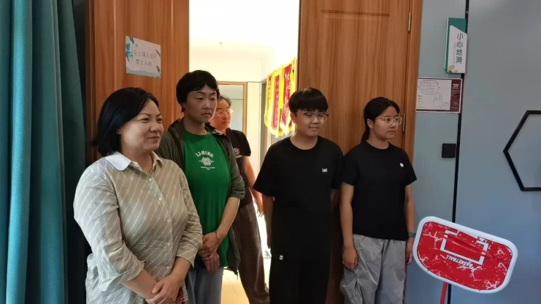 参观2.jpg