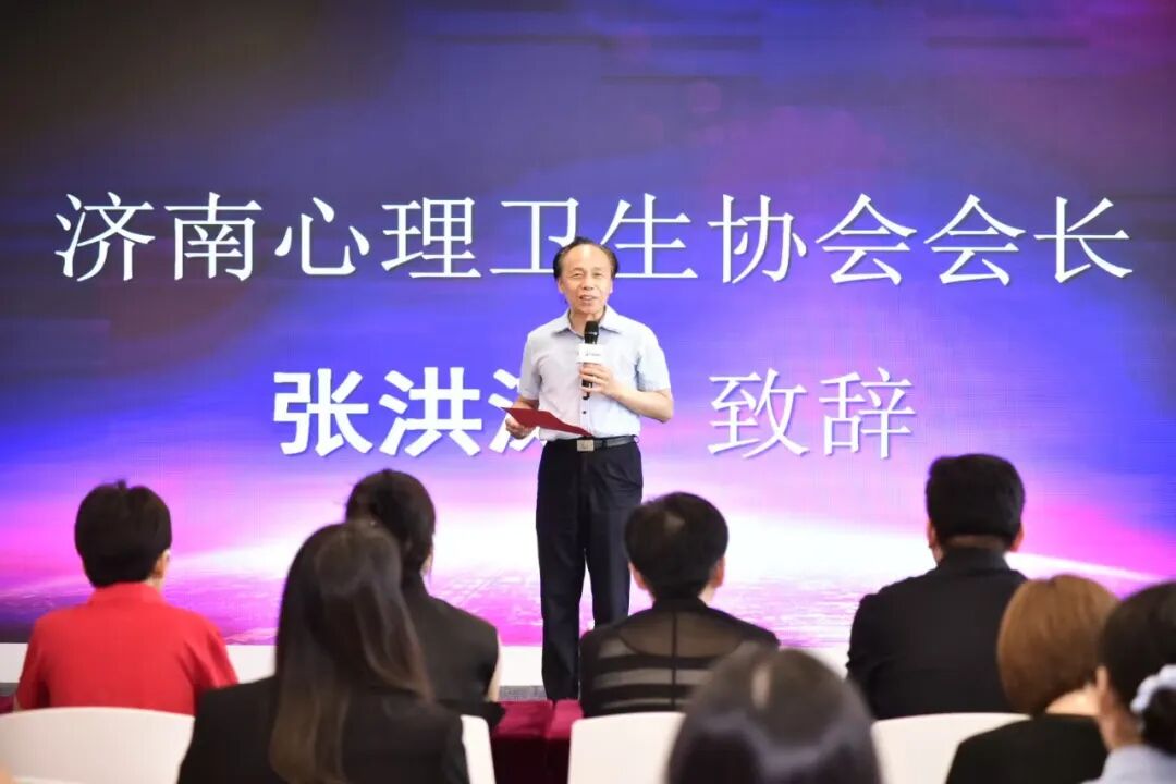 洪涛会长.jpg