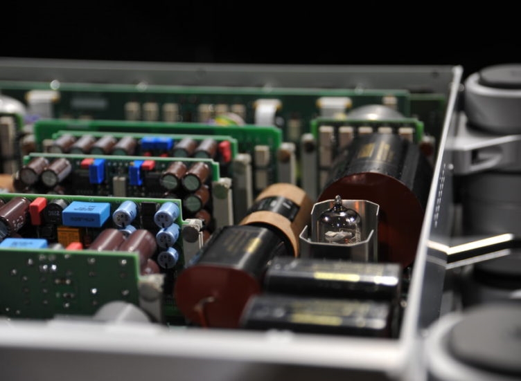 NAGRA-HD-PREAMP-inside-752x551_副本