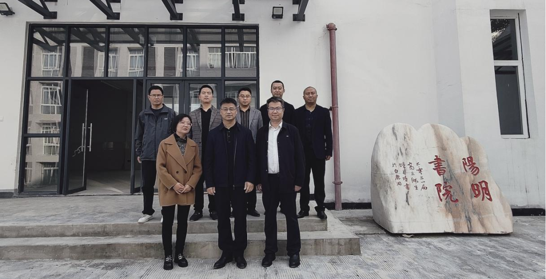 北京大学文东茅教授到毕节市第二实验高中指导文化建设工作