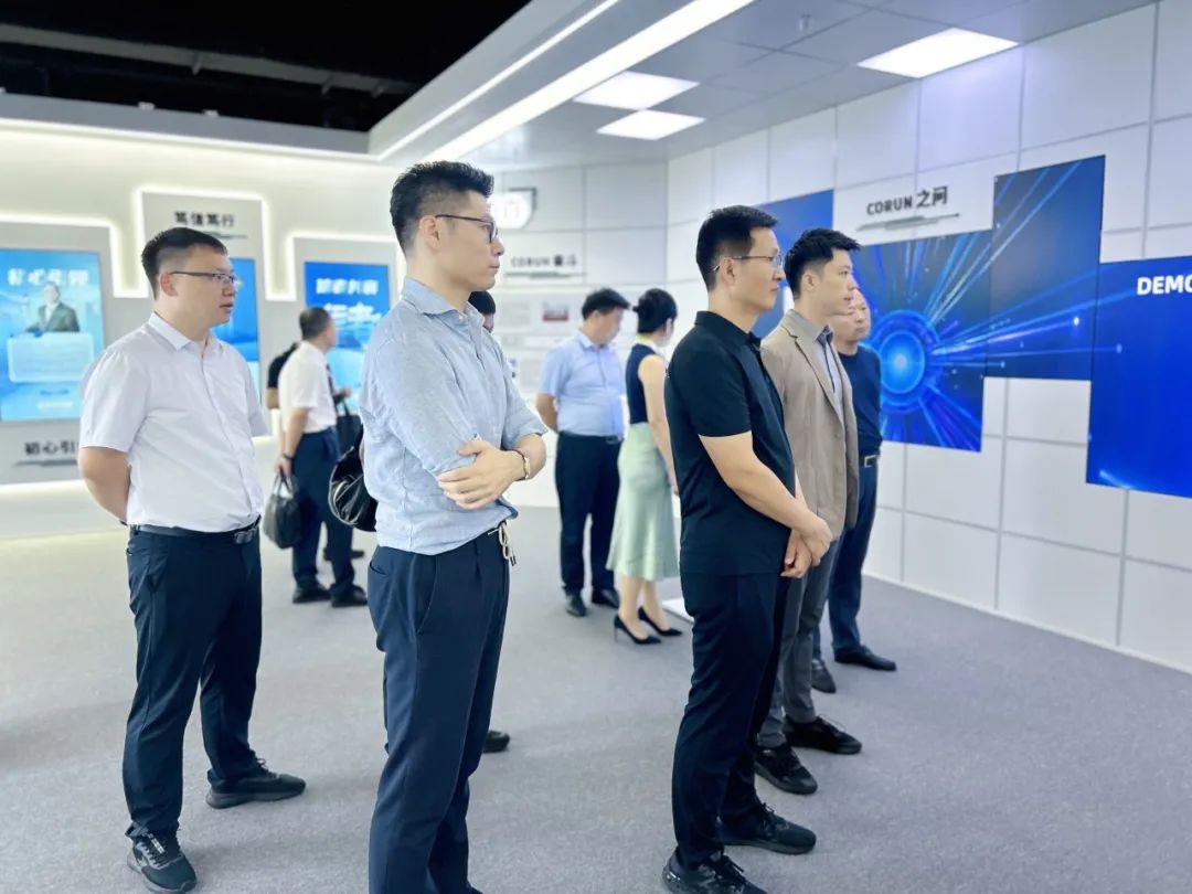临沂市罗庄区委副书记、区长张强一行莅临端瑞科技调研指导工作