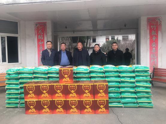 慰问敬老院