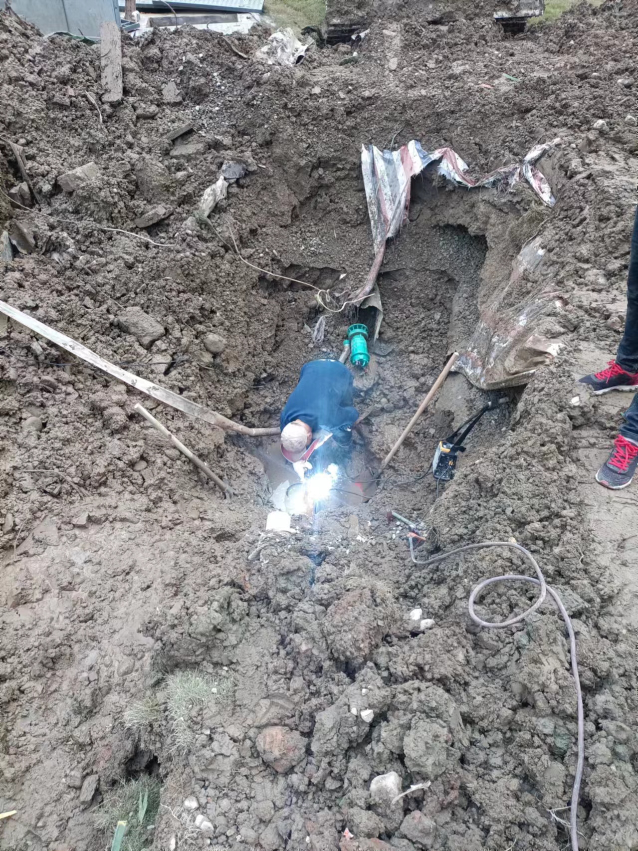 漏水点深度4米