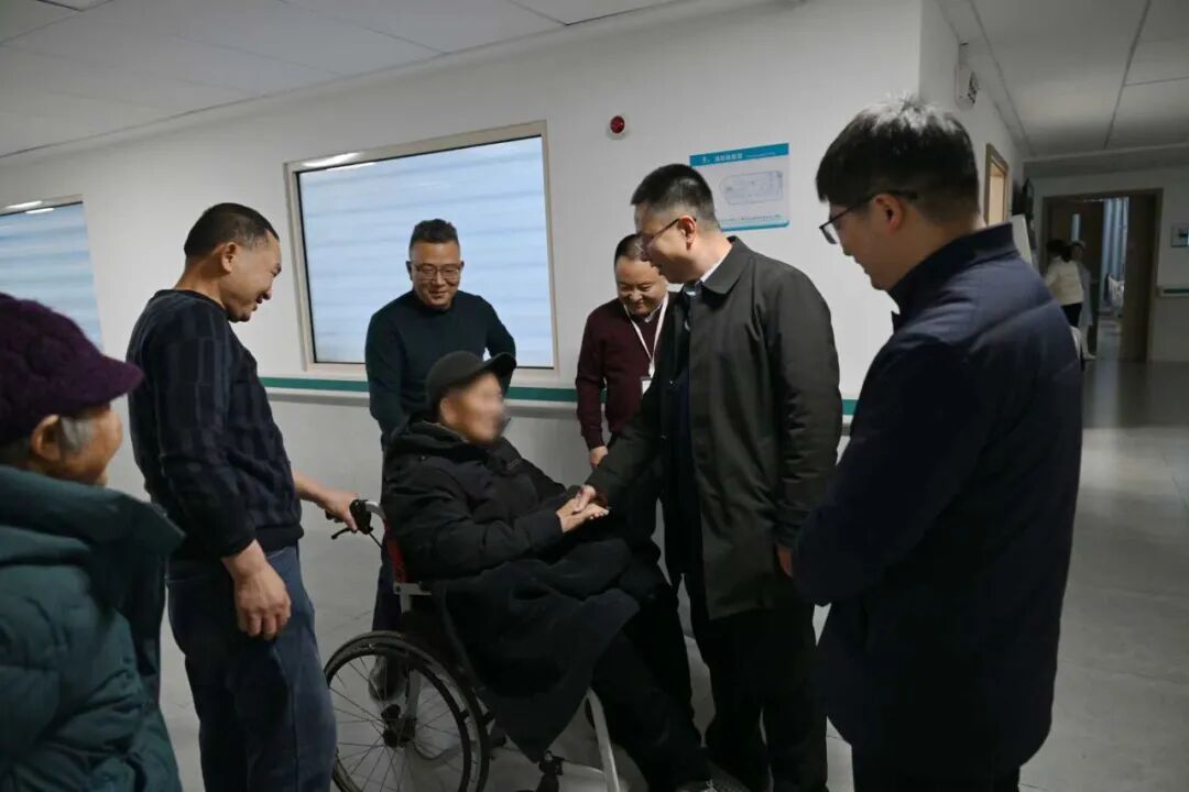 除夕慰问暖一线 新春关怀润人心