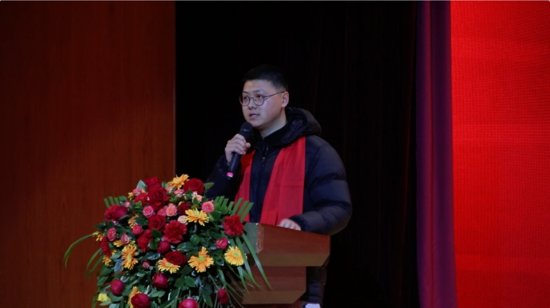 教师代表发言1.png