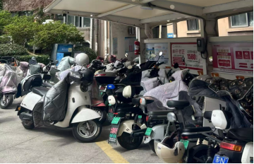 鹏飞吾限充,电动摩托车无线充电,电动两轮车无线充电桩,共享电单车无线充电站,电单车智能无线充电 class=