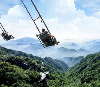自然清凉的环岛水世界，让你的假日旅途足够凉爽，是夏季避暑玩乐的 优选之地。
