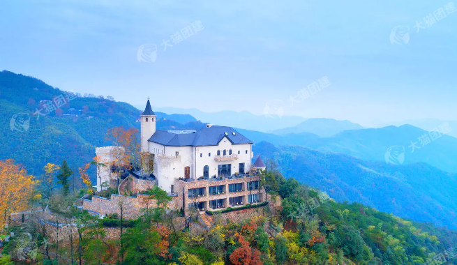 自然清凉的环岛水世界，让你的假日旅途足够凉爽，是夏季避暑玩乐的 优选之地。