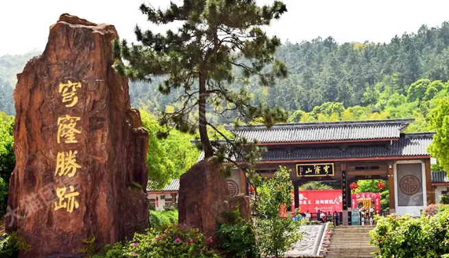 自然清凉的环岛水世界，让你的假日旅途足够凉爽，是夏季避暑玩乐的 优选之地。