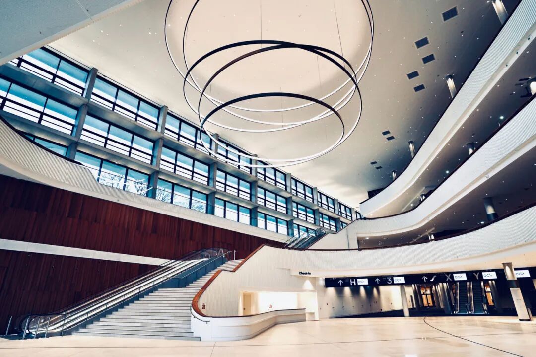 cch_eh_foyer2.jpg