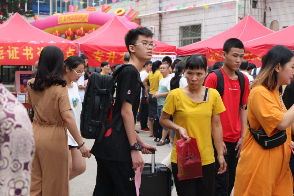 图说迎新：热烈欢迎2019级新生入学-泉州纺织服装学院官网