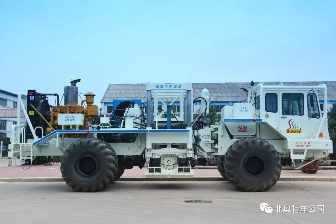 的ev56高精度可控震源值得濃墨重彩的鉸接式6x6出口沙漠車出口的鉸接