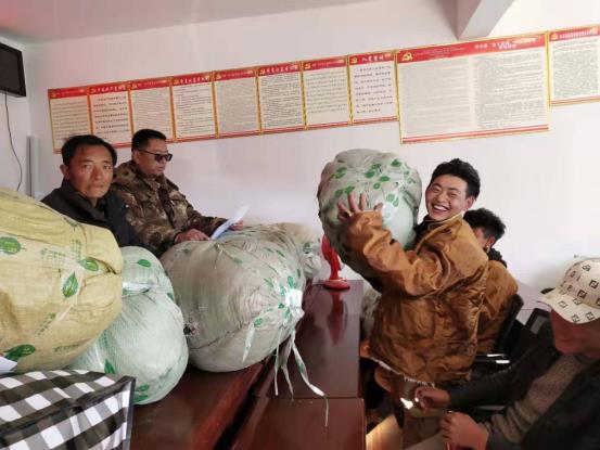 公司对甘孜州白玉县沙马乡开展脱贫攻坚帮扶工作