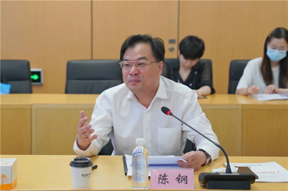 陈钢详细介绍了上海国际汽车城(集团)有限公司及汽车城产业环境.