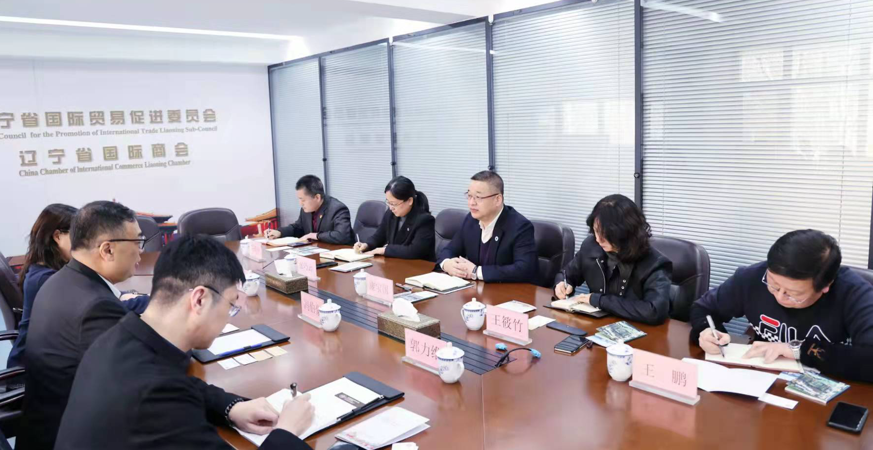 庞宝国向冯伯豪主任履新表示祝贺,欢迎香港驻辽联络处的同志们到访