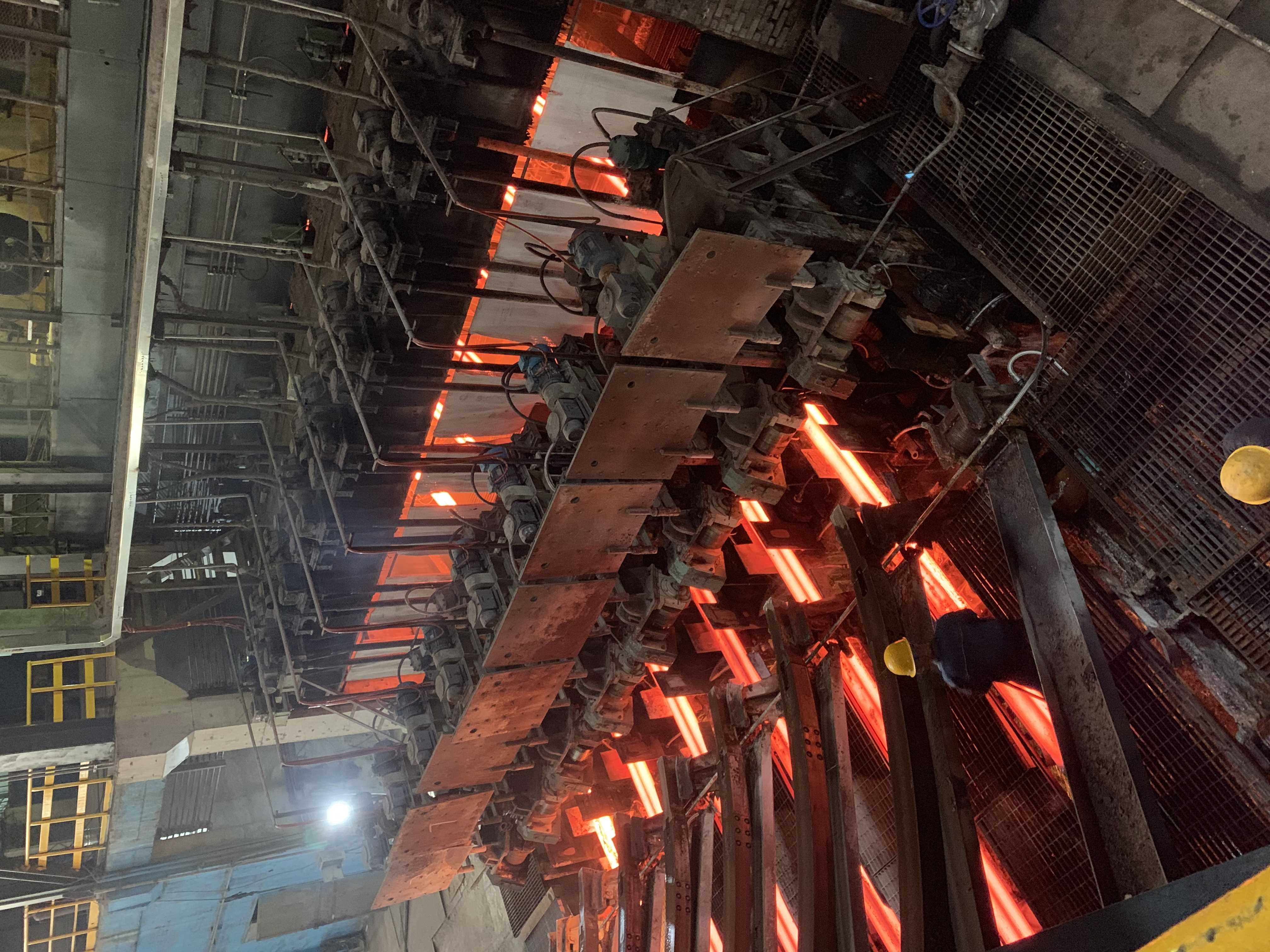 内蒙古包头亚新钢铁有限公司半径10米8流方坯连铸机改造工程热试成功