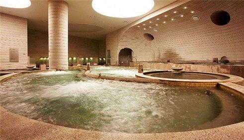 江苏苏州澡堂适合用容积式燃气热水器作热水供应设备吗？