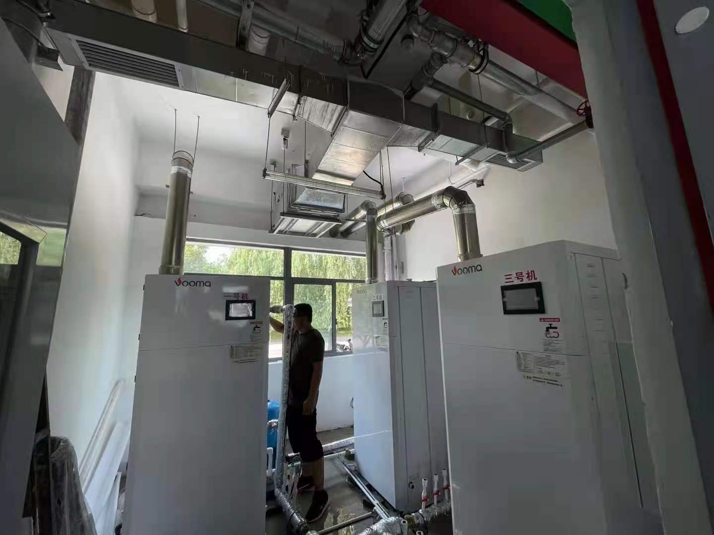 上海办公宿舍楼社适合用容积式燃气热水器作热水设备吗？