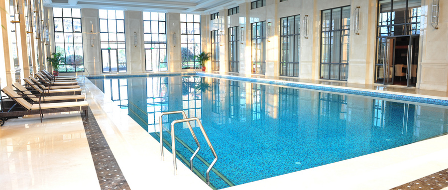 沈阳游泳池热水设备：冷凝容积式燃气热水器的理想选择