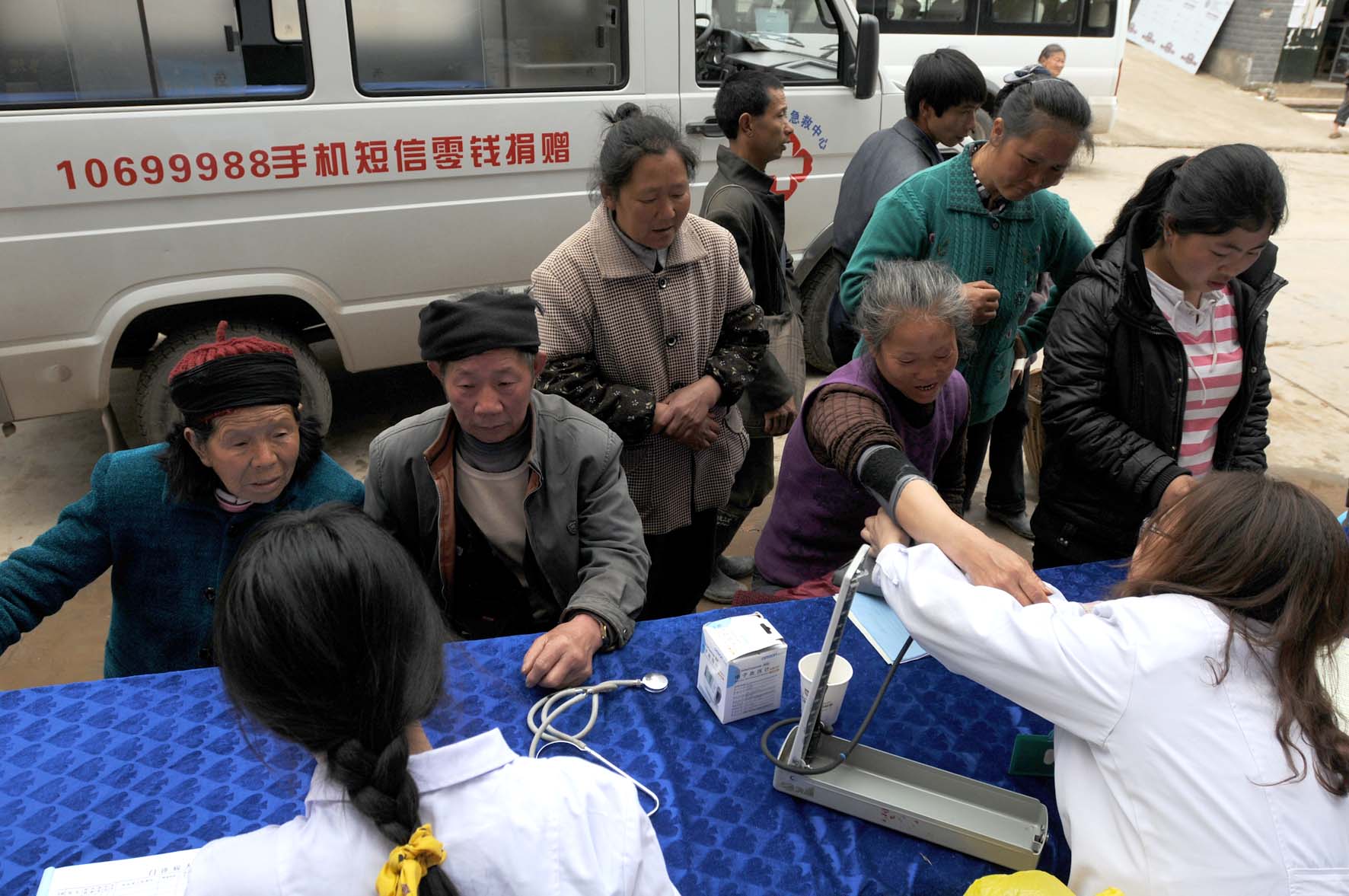 重庆市万州区“母亲健康快车”为土家贫困妇女免费体检