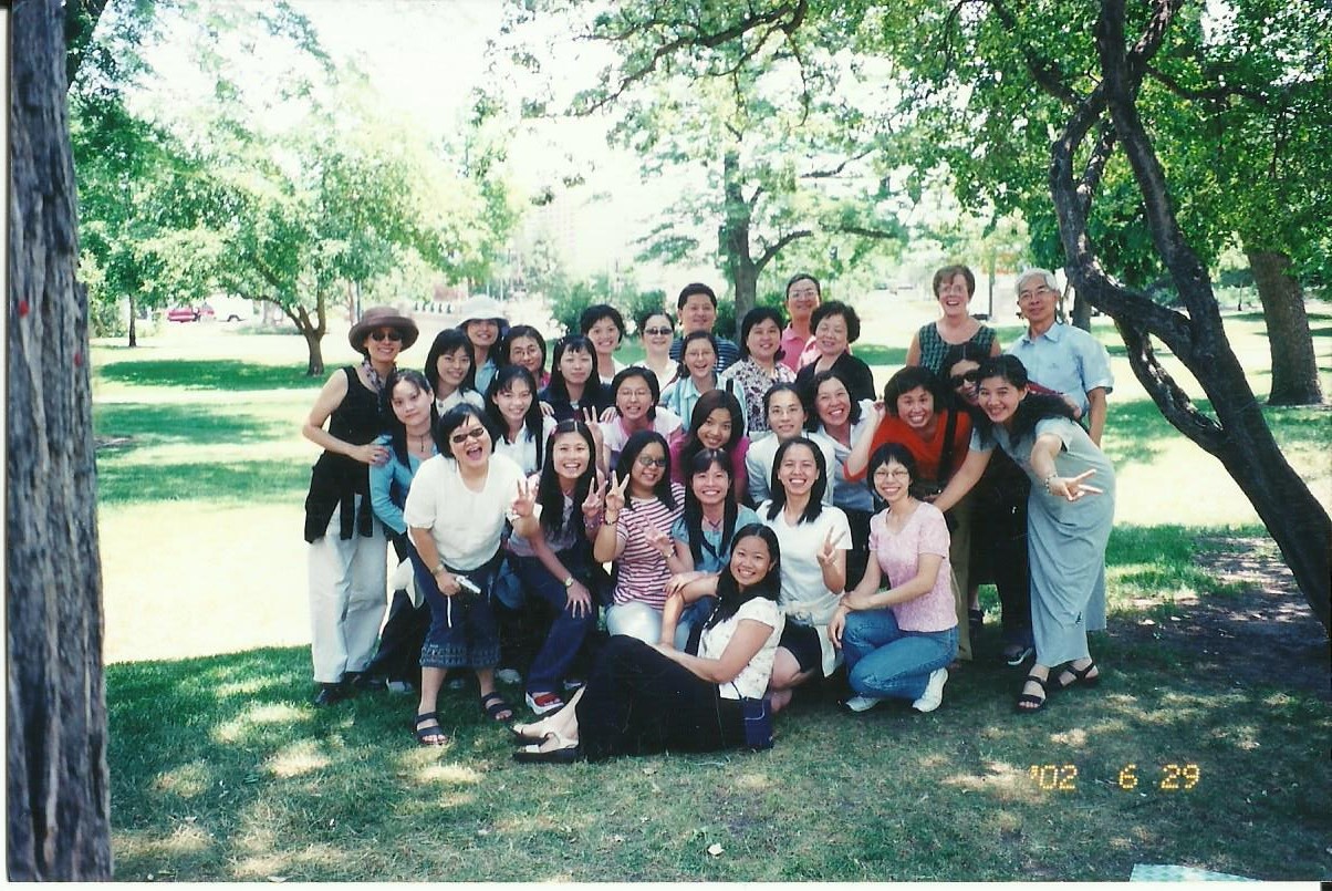 1995～1998带领台湾幼儿园老师园长 到美国Denver 接受 AMI 蒙特梭利师资培训