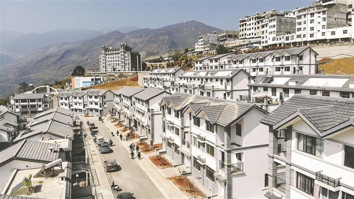 图为昆明东川象鼻岭安置点   图为巧家白鹤滩移民工程下家湾安置点