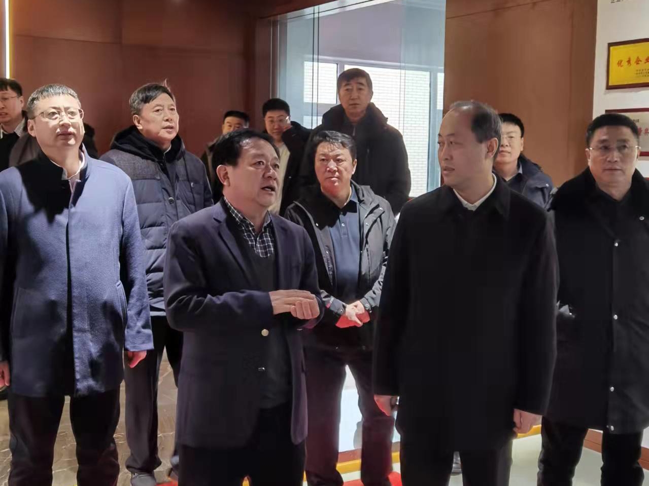 11月30日,四平市市委副书记陈德明来我公司调研,董事长卢宪军接待来访