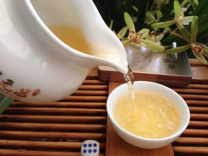 润元昌生茶汤色