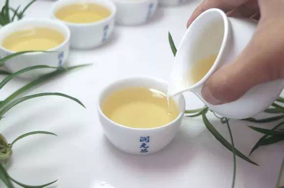 生茶汤色