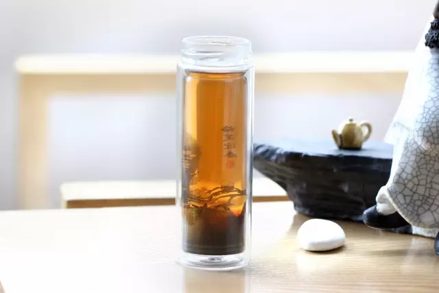 保温杯泡茶.webp