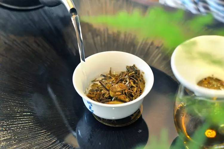 润元昌普洱茶乌金号开汤4