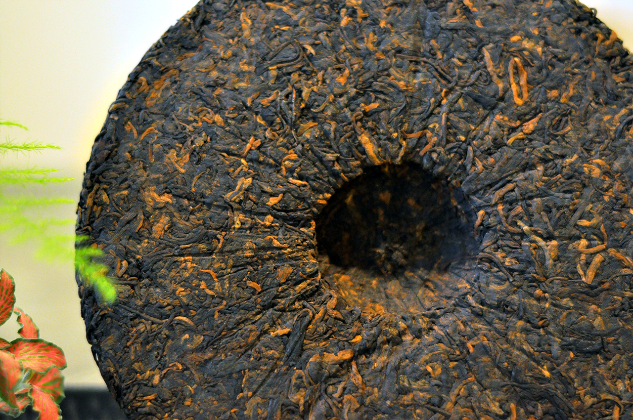 润元昌普洱茶布朗之春茶饼近